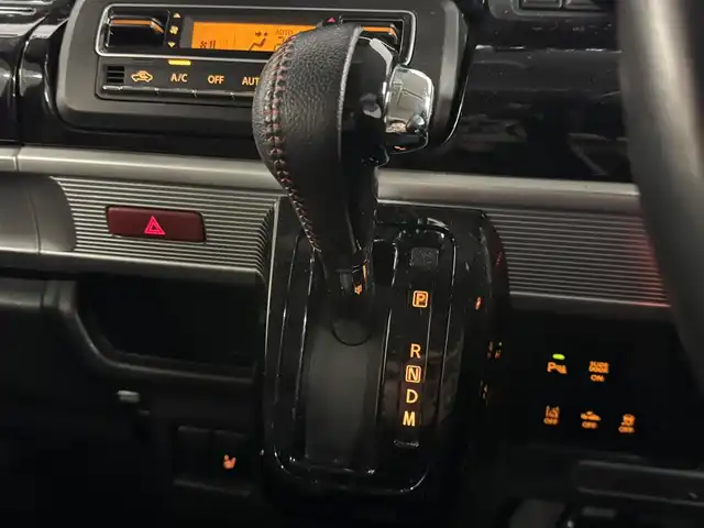 スズキ スペーシア カスタム HYBRID XS ターボ 三重県 2021(令3)年 2.4万km アーバンブラウンパールメタリック マイルドハイブリッド・ターボ/FF/MTモード付インパネCVT/カロッツェリア 7インチナビ AVIC-RZ811/（CD/DVD/MSV/SD/FM/AM/TV/Bluetooth/iPod/USB/HDMI/AUX）/【OP】全方位モニター/両側パワースライドドア/ドライブレコーダー 前方/スズキセーフティサポート/・デュアルカメラブレーキサポート/・車線逸脱警報/・車線逸脱抑制機能/・ふらつき警報/・アダプティブクルーズコントロール［ACC］/・リヤパーキングセンサー/・ハイビームアシスト/・先行車発進お知らせ/装備/・カラーヘッドアップディスプレイ/・シートヒーター（D）/・オートエアコン/・オートライト/・LEDヘッドランプ/・プッシュスタート/・パワーウインドウ/・ウインカー付電動格納ドアミラー/・純正15inAW/・スマートキーx2/など