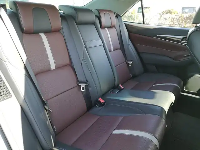 トヨタ クラウン ハイブリッド アスリートS 茨城県 2015(平27)年 4万km ホワイトパールクリスタルシャイン 純正ナビ/【AM・FM・CD・DVD・HDD・USＢ・ＢＴ・ＴＶ】/サンルーフ/パワーシート/シートヒーター/エアシート/ステアリングヒーター/MTモード付AT/クルコン/ETC/Bカメラ/ステリモ/オートライト/Fフォグ/LEDライト/プッシュスタート/スマートキー