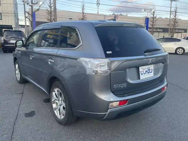三菱 アウトランダー ＰＨＥＶ G ナビパッケージ 東京都 2013(平25)年 10.8万km ガンＭ (株)IDOMが運営する【じしゃロン昭島店】の自社ローン専用車両になります。/こちらは現金またはオートローンご利用時の価格です。/自社ローンご希望の方は別途その旨お申付け下さい/４WD/純正SDナビ/BT接続/TV/バックカメラ/ハーフレザー/パワーバックドア/レーダークルーズコントロール/スマートキー/プッシュスタート
