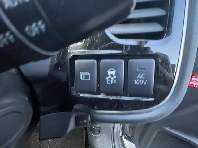 三菱 アウトランダー ＰＨＥＶ G ナビパッケージ 東京都 2013(平25)年 10.8万km ガンＭ (株)IDOMが運営する【じしゃロン昭島店】の自社ローン専用車両になります。/こちらは現金またはオートローンご利用時の価格です。/自社ローンご希望の方は別途その旨お申付け下さい/４WD/純正SDナビ/BT接続/TV/バックカメラ/ハーフレザー/パワーバックドア/レーダークルーズコントロール/スマートキー/プッシュスタート
