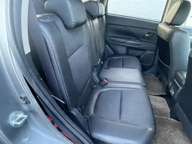 三菱 アウトランダー ＰＨＥＶ G ナビパッケージ 東京都 2013(平25)年 10.8万km ガンＭ (株)IDOMが運営する【じしゃロン昭島店】の自社ローン専用車両になります。/こちらは現金またはオートローンご利用時の価格です。/自社ローンご希望の方は別途その旨お申付け下さい/４WD/純正SDナビ/BT接続/TV/バックカメラ/ハーフレザー/パワーバックドア/レーダークルーズコントロール/スマートキー/プッシュスタート