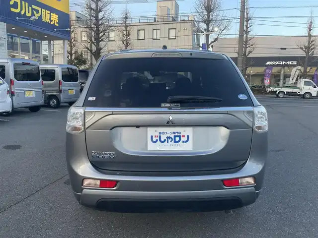 三菱 アウトランダー ＰＨＥＶ G ナビパッケージ 東京都 2013(平25)年 10.8万km ガンＭ (株)IDOMが運営する【じしゃロン昭島店】の自社ローン専用車両になります。/こちらは現金またはオートローンご利用時の価格です。/自社ローンご希望の方は別途その旨お申付け下さい/４WD/純正SDナビ/BT接続/TV/バックカメラ/ハーフレザー/パワーバックドア/レーダークルーズコントロール/スマートキー/プッシュスタート