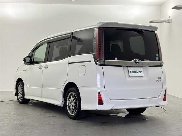 トヨタ ノア ハイブリッド Si ダブルバイビーⅡ 福井県 2020(令2)年 2万km ホワイトパールクリスタルシャイン トヨタセーフティーセンス/・プリクラッシュセーフティ/・レーンディパーチャーアラート/・オートハイビーム/クルーズコントロール/純正10インチナビ/・CD.DVD.SD.BT/フルセグTV/バックモニター/ハーフレザーシート/・前席シートヒーター/LEDヘッドライト/フォグランプ/アイドリングストップ/横滑り防止装置/ビルトインETC/ステアリングスイッチ/プッシュスタート/スマートキー/純正16インチアルミホイール/純正フロアマット/後席ロールサンシェード/シートバックテーブル