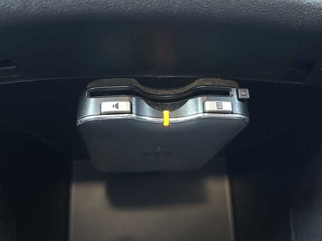 三菱 アウトランダー 24G 石川県 2009(平21)年 14.6万km クールシルバーメタリック 4WD/純正HDDナビゲーション/【FM/AM・CD/DVD】/・アナログTV/バックカメラ/アクティブスタビリティコントロール/ステアリングスイッチ/ステアリングリモコン/パドルシフト/オートライト/フォグランプ/電格ミラー/純正AWスタッドレスタイヤ車載/純正フロアマット/純正ドアバイザー