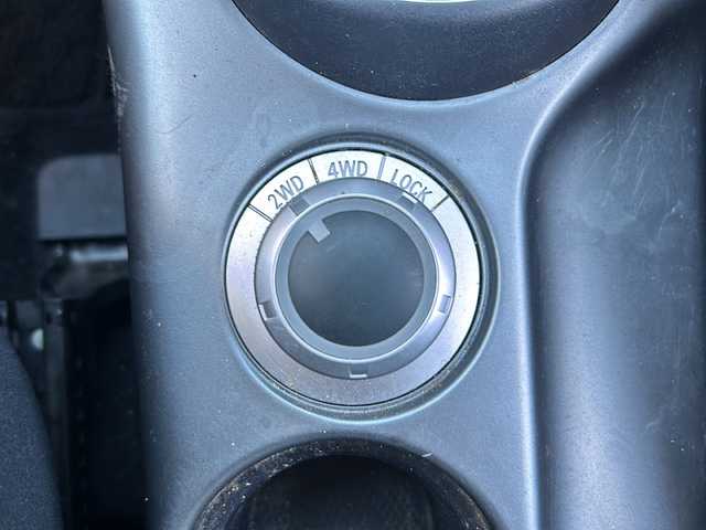 三菱 アウトランダー 24G 石川県 2009(平21)年 14.6万km クールシルバーメタリック 4WD/純正HDDナビゲーション/【FM/AM・CD/DVD】/・アナログTV/バックカメラ/アクティブスタビリティコントロール/ステアリングスイッチ/ステアリングリモコン/パドルシフト/オートライト/フォグランプ/電格ミラー/純正AWスタッドレスタイヤ車載/純正フロアマット/純正ドアバイザー