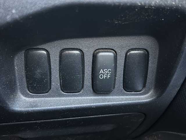 三菱 アウトランダー 24G 石川県 2009(平21)年 14.6万km クールシルバーメタリック 4WD/純正HDDナビゲーション/【FM/AM・CD/DVD】/・アナログTV/バックカメラ/アクティブスタビリティコントロール/ステアリングスイッチ/ステアリングリモコン/パドルシフト/オートライト/フォグランプ/電格ミラー/純正AWスタッドレスタイヤ車載/純正フロアマット/純正ドアバイザー