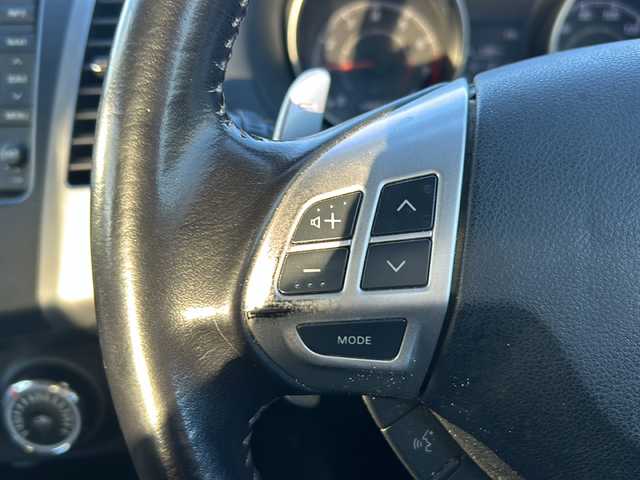 三菱 アウトランダー 24G 石川県 2009(平21)年 14.6万km クールシルバーメタリック 4WD/純正HDDナビゲーション/【FM/AM・CD/DVD】/・アナログTV/バックカメラ/アクティブスタビリティコントロール/ステアリングスイッチ/ステアリングリモコン/パドルシフト/オートライト/フォグランプ/電格ミラー/純正AWスタッドレスタイヤ車載/純正フロアマット/純正ドアバイザー