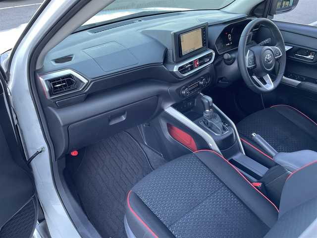 トヨタ ライズ Z 東京都 2021(令3)年 2.6万km シャイニングホワイトパール トヨタ純正7インチナビ/・T-Connect/・Bluetooth接続/・フルセグTV/モデリスタフロントスポイラー/モデリスタサイドスカート/モデリスタリヤスカート/SMART ASSIST/・衝突警報機能/・全車速追従機能付アダプティブクルーズコントロール/・レーンキープコントロール/・車線逸脱警報機能/・オートハイビーム/バックカメラ/前後ドライブレコーダー(GL-05AP)/ビルトインETC/D/N席シートヒーター/アイドリングストップ/純正フロアマット/純正１５インチアルミホイール/ドアバイザー/スペアキー/保証書/取扱説明書