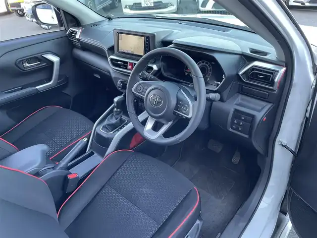 トヨタ ライズ Z 東京都 2021(令3)年 2.6万km シャイニングホワイトパール トヨタ純正7インチナビ/・T-Connect/・Bluetooth接続/・フルセグTV/モデリスタフロントスポイラー/モデリスタサイドスカート/モデリスタリヤスカート/SMART ASSIST/・衝突警報機能/・全車速追従機能付アダプティブクルーズコントロール/・レーンキープコントロール/・車線逸脱警報機能/・オートハイビーム/バックカメラ/前後ドライブレコーダー(GL-05AP)/ビルトインETC/D/N席シートヒーター/アイドリングストップ/純正フロアマット/純正１５インチアルミホイール/ドアバイザー/スペアキー/保証書/取扱説明書