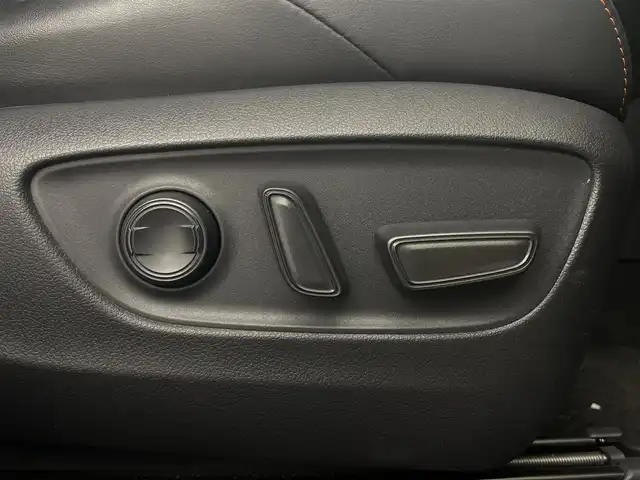トヨタ ＲＡＶ４ アドベンチャー 大阪府 2020(令2)年 4.5万km アッシュグレーメタリック/シアンメタリック トヨタセーフティセンス/・プリクラッシュセーフティ/・レーントレーシングアシスト/・オートマチックハイビーム/・レーダークルーズコントロール/・先行車発進お知らせ機能/純正T-Connectナビ/　　CD/DVD/BT/TV/SD/バックカメラ/LEDヘッドライト/黒本革シート/運転席パワーシート/前席シートヒーター＆シートクーラー/革巻きステアリング/ステアリングヒーター/スマホ置くだけ充電/RAYS19インチアルミホイール/純正フロアマット/純正ETC2.0