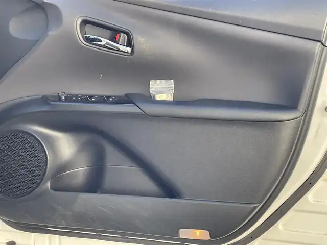 トヨタ プリウス S 千葉県 2016(平28)年 11.2万km スーパーホワイトⅡ (株)IDOMが運営する【じしゃロン柏店】の自社ローン対象車両になります。こちらは現金ご利用時の価格です。/自社ローンご希望の方は別途その旨お申付け下さい。い//禁煙車/SDワンセグナビ/（CD/AM/FMラジオ/バックカメラ）/(Bluetooth)/スマートキー/プッシュスタート/バックカメラ/ＥＴＣ/ステアリングリモコン/電動格納ドアミラー/パワーウインドウ/オートライト/横滑り防止装置