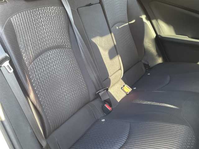 トヨタ プリウス S 千葉県 2016(平28)年 11.2万km スーパーホワイトⅡ (株)IDOMが運営する【じしゃロン柏店】の自社ローン対象車両になります。こちらは現金ご利用時の価格です。/自社ローンご希望の方は別途その旨お申付け下さい。い//禁煙車/SDワンセグナビ/（CD/AM/FMラジオ/バックカメラ）/(Bluetooth)/スマートキー/プッシュスタート/バックカメラ/ＥＴＣ/ステアリングリモコン/電動格納ドアミラー/パワーウインドウ/オートライト/横滑り防止装置