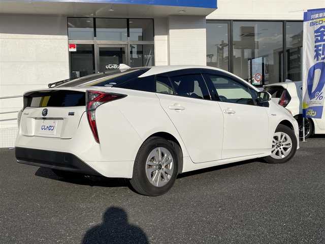 トヨタ プリウス S 千葉県 2016(平28)年 11.2万km スーパーホワイトⅡ (株)IDOMが運営する【じしゃロン柏店】の自社ローン対象車両になります。こちらは現金ご利用時の価格です。/自社ローンご希望の方は別途その旨お申付け下さい。い//禁煙車/SDワンセグナビ/（CD/AM/FMラジオ/バックカメラ）/(Bluetooth)/スマートキー/プッシュスタート/バックカメラ/ＥＴＣ/ステアリングリモコン/電動格納ドアミラー/パワーウインドウ/オートライト/横滑り防止装置