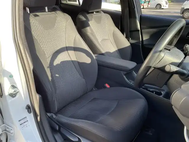 トヨタ プリウス S 千葉県 2016(平28)年 11.2万km スーパーホワイトⅡ (株)IDOMが運営する【じしゃロン柏店】の自社ローン対象車両になります。こちらは現金ご利用時の価格です。/自社ローンご希望の方は別途その旨お申付け下さい。い//禁煙車/SDワンセグナビ/（CD/AM/FMラジオ/バックカメラ）/(Bluetooth)/スマートキー/プッシュスタート/バックカメラ/ＥＴＣ/ステアリングリモコン/電動格納ドアミラー/パワーウインドウ/オートライト/横滑り防止装置