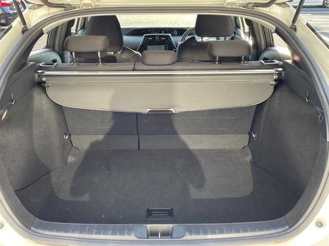 トヨタ プリウス S 千葉県 2016(平28)年 11.2万km スーパーホワイトⅡ (株)IDOMが運営する【じしゃロン柏店】の自社ローン対象車両になります。こちらは現金ご利用時の価格です。/自社ローンご希望の方は別途その旨お申付け下さい。い//禁煙車/SDワンセグナビ/（CD/AM/FMラジオ/バックカメラ）/(Bluetooth)/スマートキー/プッシュスタート/バックカメラ/ＥＴＣ/ステアリングリモコン/電動格納ドアミラー/パワーウインドウ/オートライト/横滑り防止装置