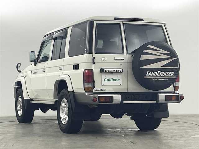 トヨタ ランドクルーザー 福島県 2015(平27)年 4万km ホワイト ０ｔｈアニバーサリー　/パートタイム４ＷＤ　/社外ナビ　/型番:AVIC-RW89/ＥＴＣ　/フェンダーミラー　/デフロック　/ハーフレザーシート　/純正フロアマット/取扱説明書　/・保証書　/ＨＩＤライト　/・フォグライト　/リモコンキー/・レベライザー/純正16INAW