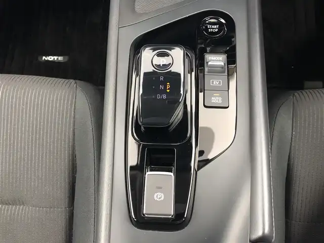 日産 ノート X 愛知県 2021(令3)年 4.5万km バーガンディー 純正9インチワイドディスプレイオーディオ/フルセグTV/USBポート/ドライブレコーダー/デジタルインナーミラー/ワイヤレス充電器/ステアリングリモコン/プロパイロット/インテリジェントエマージェンシーブレーキ/踏み間違い衝突防止アシスト/車線逸脱警報/ビークルダイナミクスコントロール/全方位運転支援システム/レーダークルーズコントロール/BSM/ビルトインETC/取扱説明書/スマートキー