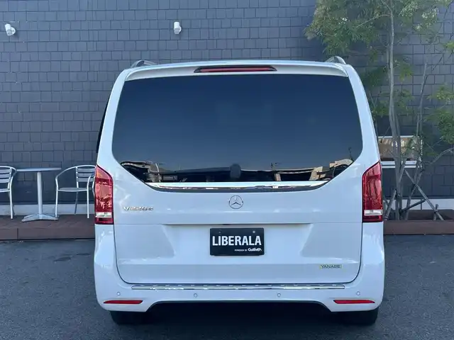 メルセデス・ベンツ Ｖ２２０ d AVG ロング AMGライン 滋賀県 2020(令2)年 1.9万km ロッククリスタルホワイト パノラマスライディングルーフ/純正メモリナビ/【フルセグTV/BT】/リアエンターテイメントシステム/360°カメラ/ETC2.0/ドライブレコーダー/Burmesterサウンドシステム/両側パワースライドドア/電動リアゲート/ルーフレール/本革レザーシート（黒）/シートヒーター/アクティブブレーキアシスト/ブラインドスポットアシスト/レーンキープアシスト/純正フロアマット