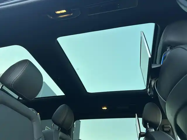メルセデス・ベンツ Ｖ２２０ d AVG ロング AMGライン 滋賀県 2020(令2)年 1.9万km ロッククリスタルホワイト パノラマスライディングルーフ/純正メモリナビ/【フルセグTV/BT】/リアエンターテイメントシステム/360°カメラ/ETC2.0/ドライブレコーダー/Burmesterサウンドシステム/両側パワースライドドア/電動リアゲート/ルーフレール/本革レザーシート（黒）/シートヒーター/アクティブブレーキアシスト/ブラインドスポットアシスト/レーンキープアシスト/純正フロアマット
