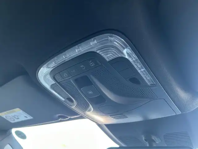 メルセデス・ベンツ Ｖ２２０ d AVG ロング AMGライン 滋賀県 2020(令2)年 1.9万km ロッククリスタルホワイト パノラマスライディングルーフ/純正メモリナビ/【フルセグTV/BT】/リアエンターテイメントシステム/360°カメラ/ETC2.0/ドライブレコーダー/Burmesterサウンドシステム/両側パワースライドドア/電動リアゲート/ルーフレール/本革レザーシート（黒）/シートヒーター/アクティブブレーキアシスト/ブラインドスポットアシスト/レーンキープアシスト/純正フロアマット