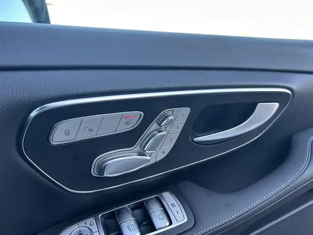 メルセデス・ベンツ Ｖ２２０ d AVG ロング AMGライン 滋賀県 2020(令2)年 1.9万km ロッククリスタルホワイト パノラマスライディングルーフ/純正メモリナビ/【フルセグTV/BT】/リアエンターテイメントシステム/360°カメラ/ETC2.0/ドライブレコーダー/Burmesterサウンドシステム/両側パワースライドドア/電動リアゲート/ルーフレール/本革レザーシート（黒）/シートヒーター/アクティブブレーキアシスト/ブラインドスポットアシスト/レーンキープアシスト/純正フロアマット