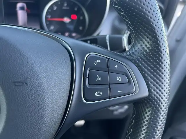 メルセデス・ベンツ Ｖ２２０ d AVG ロング AMGライン 滋賀県 2020(令2)年 1.9万km ロッククリスタルホワイト パノラマスライディングルーフ/純正メモリナビ/【フルセグTV/BT】/リアエンターテイメントシステム/360°カメラ/ETC2.0/ドライブレコーダー/Burmesterサウンドシステム/両側パワースライドドア/電動リアゲート/ルーフレール/本革レザーシート（黒）/シートヒーター/アクティブブレーキアシスト/ブラインドスポットアシスト/レーンキープアシスト/純正フロアマット
