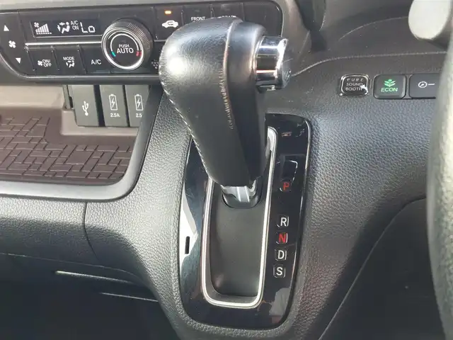 ホンダ Ｎ ＢＯＸ カスタム G L ターボ ホンダセンシング 東京都 2018(平30)年 7.4万km クリスタルブラックパール Honda SENSING/・衝突軽減ブレーキ/・誤発進抑制機能/・路外逸脱抑制機能/・先行車発進お知らせ機能/・アダプティブクルーズコントロール/BLITZフルタップ車高調/社外マフラー/ルームミラー型ドライブレコーダー/純正ナビ　VXU-185NBi/フルセグTV/バックカメラ/ETC/パドルシフト/両側パワースライドドア/ハーフレザー/後席ロールサンシェード/LEDヘッドライト/15インチ純正アルミホイール