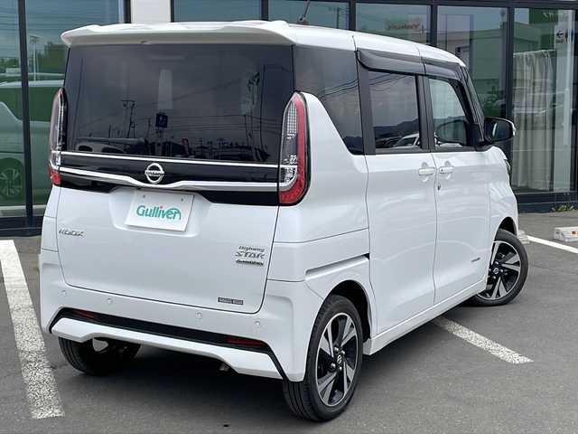 日産 ルークス ハイウェイスター Gターボ 道東・釧路十勝 2022(令4)年 1.5万km ホワイトパール ・4WD/・社外SDナビ/（ワンセグ FM AM CD DVD AUX BT）/・全方位カメラ/バックカメラ/・片側パワースライドドア/・ハンズフリーオートスライドドア/・エマージェンシーブレーキ/・車線逸脱警報/・先行車発進お知らせ/・速度標識表示/・ふらつき警報/・ビーグルダイナミクスコントロール/・LEDヘッドライト/・フォグライト/・オートライト/・オートマチックハイビーム/・ヘッドライトレベライザー/・コーナーセンサー/・ステアリングスイッチ/・電格ウィンカーミラー/・スマートキー