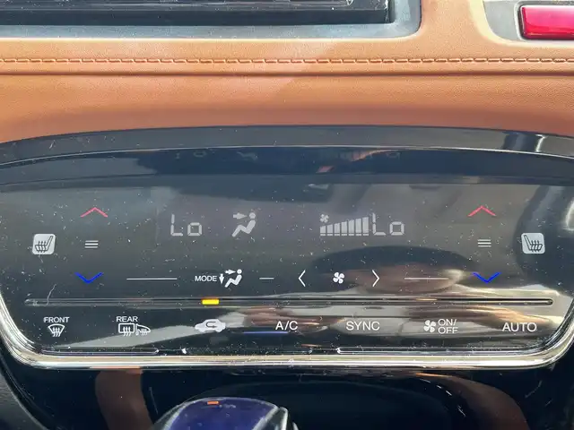 ホンダ ヴェゼル ハイブリッド Z 広島県 2015(平27)年 8.1万km ホワイトオーキッドパール 禁煙車/パドルシフト/純正17インチAW/純正SDナビ/(BT/DVD/CD/AUX/USB/iPod)/フルセグテレビ/バックカメラ/クルーズコントロール/プッシュスタート/オートライト/純正LEDヘッドライト/純正フロアマット/フォグランプ/スペアキー