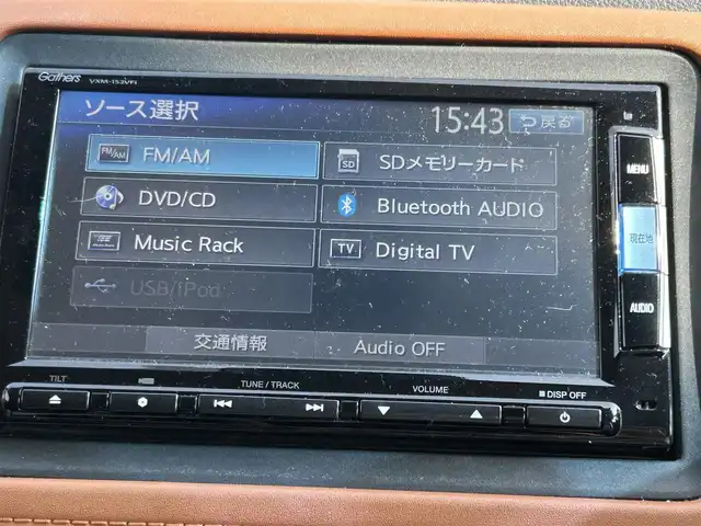 ホンダ ヴェゼル ハイブリッド Z 広島県 2015(平27)年 8.1万km ホワイトオーキッドパール 禁煙車/パドルシフト/純正17インチAW/純正SDナビ/(BT/DVD/CD/AUX/USB/iPod)/フルセグテレビ/バックカメラ/クルーズコントロール/プッシュスタート/オートライト/純正LEDヘッドライト/純正フロアマット/フォグランプ/スペアキー