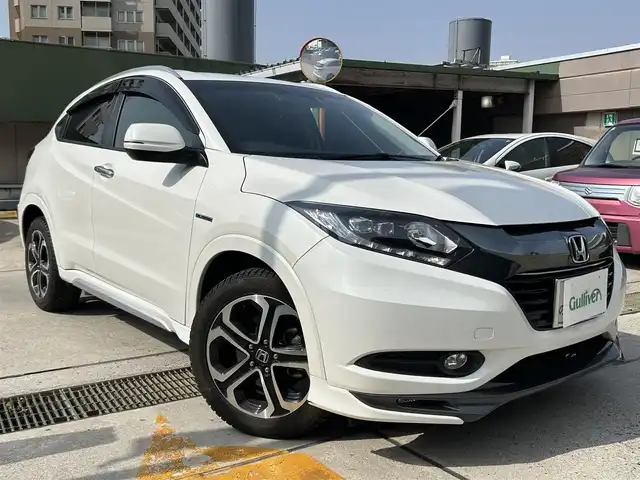 ホンダ ヴェゼル ハイブリッド Z 広島県 2015(平27)年 8.1万km ホワイトオーキッドパール 禁煙車/パドルシフト/純正17インチAW/純正SDナビ/(BT/DVD/CD/AUX/USB/iPod)/フルセグテレビ/バックカメラ/クルーズコントロール/プッシュスタート/オートライト/純正LEDヘッドライト/純正フロアマット/フォグランプ/スペアキー