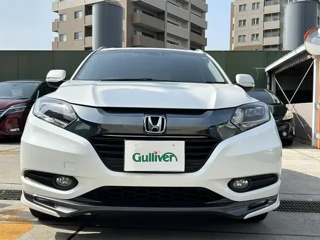 ホンダ ヴェゼル ハイブリッド Z 広島県 2015(平27)年 8.1万km ホワイトオーキッドパール 禁煙車/パドルシフト/純正17インチAW/純正SDナビ/(BT/DVD/CD/AUX/USB/iPod)/フルセグテレビ/バックカメラ/クルーズコントロール/プッシュスタート/オートライト/純正LEDヘッドライト/純正フロアマット/フォグランプ/スペアキー