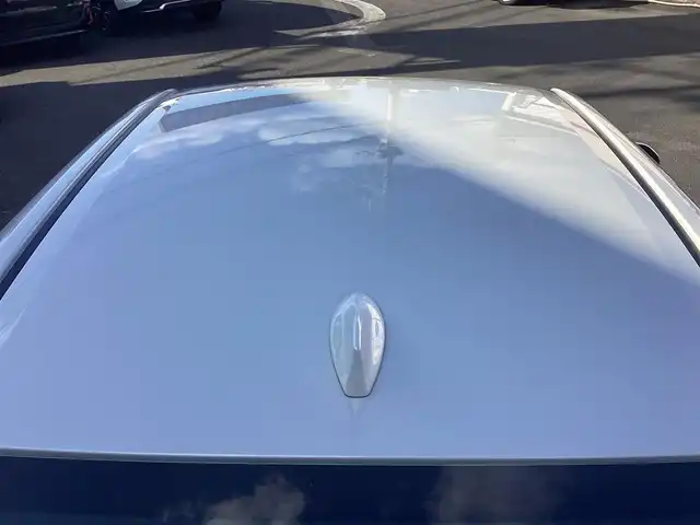 トヨタ カローラ ハイブリット S 鹿児島県 2020(令2)年 3.2万km ホワイトパールクリスタルシャイン ワンオーナー/禁煙車/プッシュスタート/純正ナビ/TV/バックカメラ/ビルトインETC/レーダーブレーキ/レーダークルーズコントロール/ブラインドスポットモニター/ドライブレコーダー/電動パーキング/レーンキープアシスト