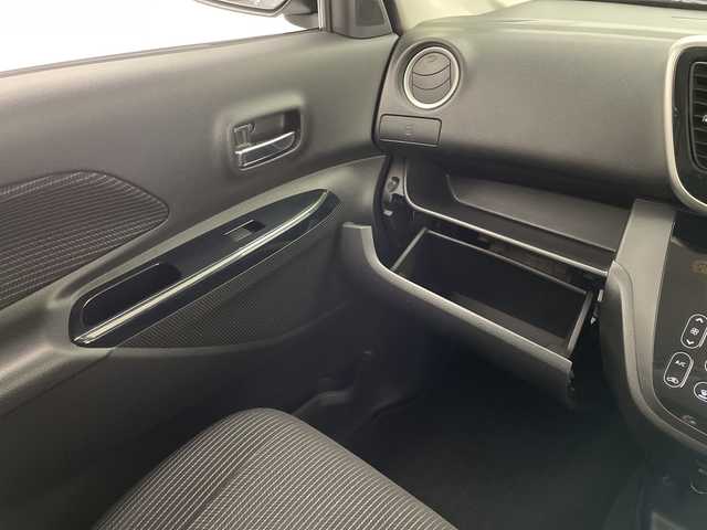 日産 デイズ ルークス ハイウェイスターX Gパッケージ 滋賀県 2017(平29)年 7.1万km クールシルバー エマージェンシーブレーキ/純正ナビTV/（MJ117D-W/CD/Bluetooth/フルセグTV)/純正キセノンオートライト/純正フォグ/純正15インチアルミ/純正フロアマット/両側電動スライドドア/オートマチックハイビーム/オートエアコン/インテリジェントキー/プッシュエンジンスタート/スペアキー/新車時保証書/取扱い説明書