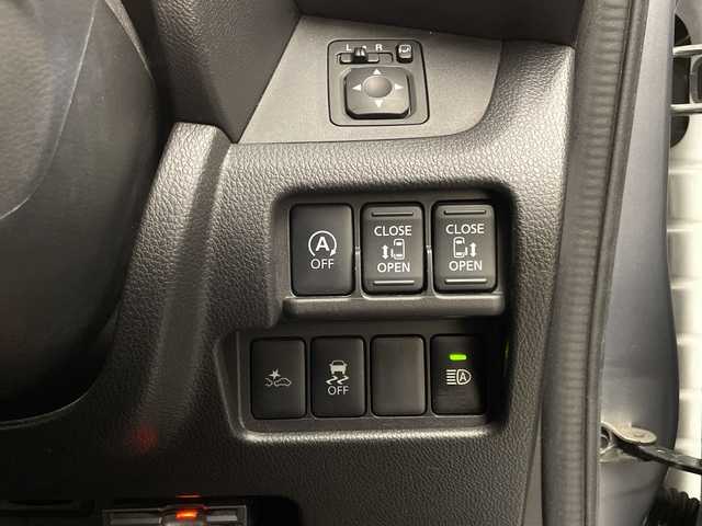 日産 デイズ ルークス ハイウェイスターX Gパッケージ 滋賀県 2017(平29)年 7.1万km クールシルバー エマージェンシーブレーキ/純正ナビTV/（MJ117D-W/CD/Bluetooth/フルセグTV)/純正キセノンオートライト/純正フォグ/純正15インチアルミ/純正フロアマット/両側電動スライドドア/オートマチックハイビーム/オートエアコン/インテリジェントキー/プッシュエンジンスタート/スペアキー/新車時保証書/取扱い説明書