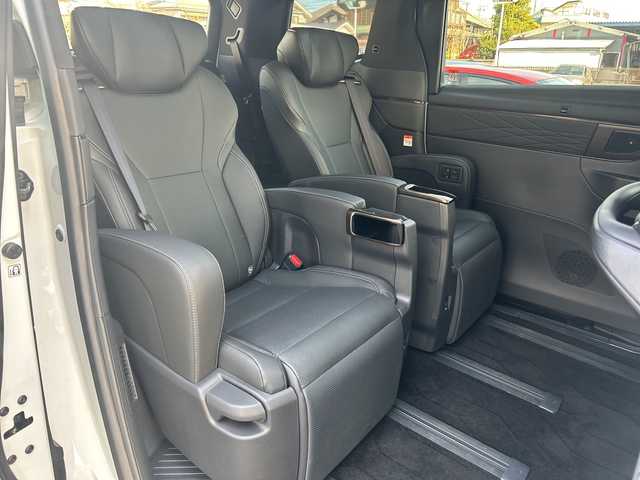 トヨタ アルファードハイブリット Z 東京都 2025(令7)年 1万km プラチナホワイトパールマイカ ワンオーナー/純正フルセグTVナビ/（Bluetooth/HDMI/Type-C/T-Connect）/JBLブレミアムサウンド/純正18インチアルミホイール/純正フロアマット/モデリスタフルエアロ/・フロントスポイラー/・サイドスカート/・リアスポイラー/・ディフーザー/アラウンドビューモニター/バックカメラ/ビルトインETC2.0/レザーシート/・パワーシート/・シートヒーター/・エアシート/デジタルインナーミラー/置くだけ充電/左右独立ムーンルーフ/ハンドルヒーター/追従型クルーズコントロール/パドルシフト/横滑り防止装置/コーナーセンサー（前後）/レーンキープアシスト/オートライト/オートマチックハイビーム/LEDヘッドライト/衝突被害軽減システム/スマートキー/スペアキー1本/保証書