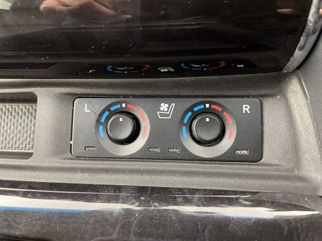 トヨタ アルファード S Cパッケージ 三重県 2019(令1)年 4.2万km ホワイトパールクリスタルシャイン /禁煙車//アルパイン9インチナビ//アルパインフリップダウンモニター//サンルーフ//トヨタセーフティセンス//プリクラッシュセーフティ//オートマチックハイビーム//レーダークルーズコントロール//レーントレーシングアシスト//バックカメラ//ステアリングヒーター//前席パワーシート（運転席メモリ付き）//前席ベンチレーション//前席シートヒーター//オットマン//電子パーキング/パワーバックドア//前方ドライブレコーダー//革巻きステアリング//ステアリングスイッチ//LEDヘッドライト//オートライト