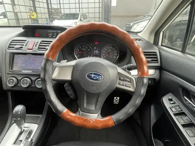 スバル インプレッサ ＸＶ 2．0i－L アイサイト 秋田県 2014(平26)年 9.4万km サテンホワイトパール (株)IDOMが運営する【じしゃロン 秋田店】の自社ローン専用車両になります。こちらは現金またはオートローンご利用時の価格です。自社ローンご希望の方は別途その旨お申付け下さい/４WD/スマートキー/社外ナビ/フルセグテレビ/ETC/アイサイト/パワーシート