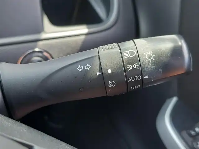 スズキ ソリオ バンディット HV MV Dカメラ ブレーキS 東京都 2016(平28)年 12.2万km ピュアホワイトP スズキセーフティサポート/・デュアルカメラブレーキサポート/・車線逸脱警報機能/・先行車発進お知らせ機能/・誤発進抑制機能/・クルーズコントロール/・全方位モニター/プッシュスタート/アイドリングストップ/純正ナビ/フルセグTV/ETC/両側パワースライドドア/シートヒーター/パーソナルテーブル/後席ロールサンシェード/LEDヘッドライト/オートライト/ドアバイザー/15インチ社外アルミホイール/純正アルミホイール付きスタッドレスタイヤ４本車載