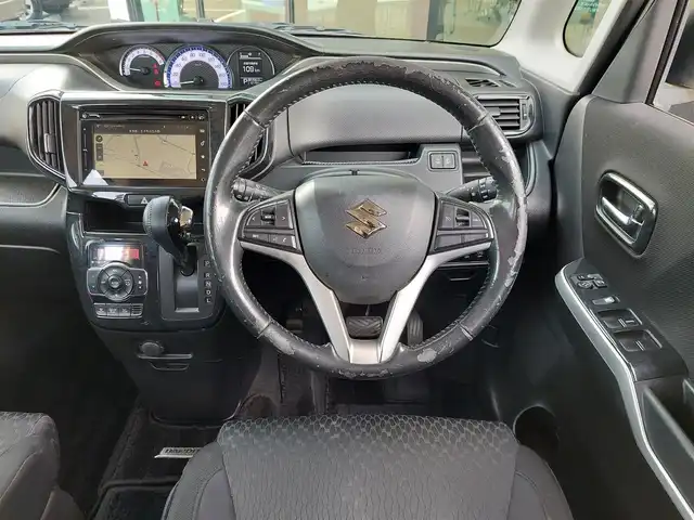 スズキ ソリオ バンディット HV MV Dカメラ ブレーキS 東京都 2016(平28)年 12.2万km ピュアホワイトP スズキセーフティサポート/・デュアルカメラブレーキサポート/・車線逸脱警報機能/・先行車発進お知らせ機能/・誤発進抑制機能/・クルーズコントロール/・全方位モニター/プッシュスタート/アイドリングストップ/純正ナビ/フルセグTV/ETC/両側パワースライドドア/シートヒーター/パーソナルテーブル/後席ロールサンシェード/LEDヘッドライト/オートライト/ドアバイザー/15インチ社外アルミホイール/純正アルミホイール付きスタッドレスタイヤ４本車載