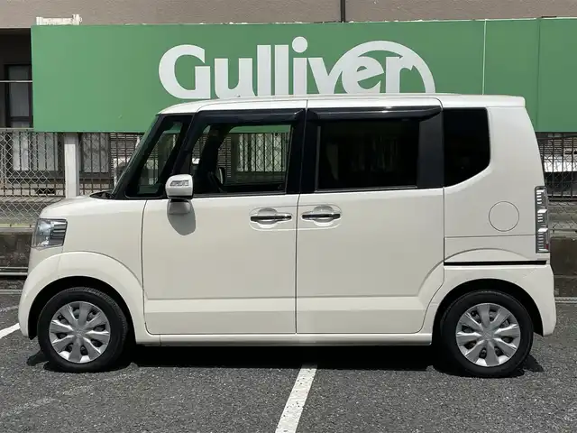 ホンダ Ｎ ＢＯＸ G SSパッケージ 千葉県 2017(平29)年 1.7万km プレミアムホワイトパールⅡ ワンオーナー/純正ナビ/ワンセグTV/CD/Blue Tooth/D/N席シートヒーター/両側パワスラドア/ビルトインETC/電動格納ミラー/後席ロールシェード/前席背面テーブル/後席スピーカー/チップアップシート/キセノンヘッドライト/バックカメラ/取説/保証書/Ｒ６ディーラー記録簿