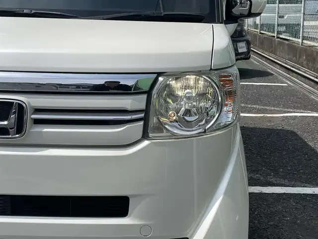 ホンダ Ｎ ＢＯＸ G SSパッケージ 千葉県 2017(平29)年 1.7万km プレミアムホワイトパールⅡ ワンオーナー/純正ナビ/ワンセグTV/CD/Blue Tooth/D/N席シートヒーター/両側パワスラドア/ビルトインETC/電動格納ミラー/後席ロールシェード/前席背面テーブル/後席スピーカー/チップアップシート/キセノンヘッドライト/バックカメラ/取説/保証書/Ｒ６ディーラー記録簿