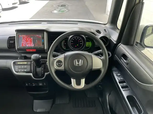 ホンダ Ｎ ＢＯＸ G SSパッケージ 千葉県 2017(平29)年 1.7万km プレミアムホワイトパールⅡ ワンオーナー/純正ナビ/ワンセグTV/CD/Blue Tooth/D/N席シートヒーター/両側パワスラドア/ビルトインETC/電動格納ミラー/後席ロールシェード/前席背面テーブル/後席スピーカー/チップアップシート/キセノンヘッドライト/バックカメラ/取説/保証書/Ｒ６ディーラー記録簿