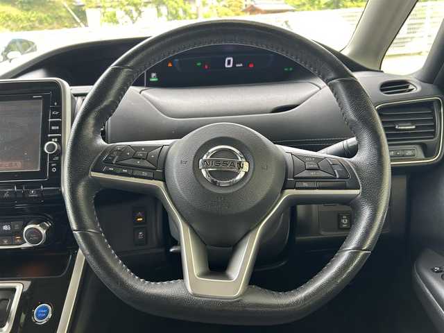 日産 セレナ e－パワー ハイウェイスター V 福島県 2018(平30)年 9.6万km ダイヤモンドブラック 登録時走行距離：95/283km/ディーラー純正SDナビ/（フルセグTV/CD/DVD/AM/FM/BT接続）/クルーズコントロール/ステアリングスイッチ/ステアリングヒーター/両側パワースライドドア/コーナーセンサー/電格ミラー/ウィンカーミラー/ドライブレコーダー/ETC/駐車支援システム/アラウンドビューモニター/バックカメラ/純正フロアマット/HIDヘッドライト/フォグランプ/スペアキー/デュアルエアコン/横滑り防止装置/衝突被害軽減ブレーキ/社外AW/保証書/取扱説明書