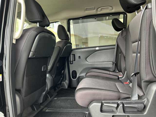 日産 セレナ e－パワー ハイウェイスター V 福島県 2018(平30)年 9.6万km ダイヤモンドブラック 登録時走行距離：95/283km/ディーラー純正SDナビ/（フルセグTV/CD/DVD/AM/FM/BT接続）/クルーズコントロール/ステアリングスイッチ/ステアリングヒーター/両側パワースライドドア/コーナーセンサー/電格ミラー/ウィンカーミラー/ドライブレコーダー/ETC/駐車支援システム/アラウンドビューモニター/バックカメラ/純正フロアマット/HIDヘッドライト/フォグランプ/スペアキー/デュアルエアコン/横滑り防止装置/衝突被害軽減ブレーキ/社外AW/保証書/取扱説明書