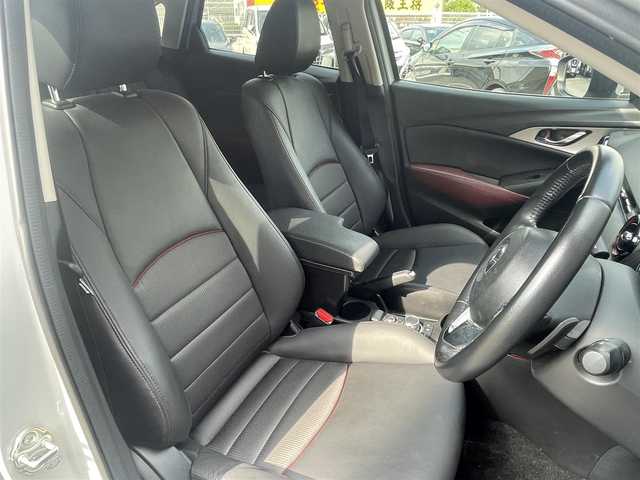 マツダ ＣＸ－３ XD 千葉県 2017(平29)年 9.7万km セラミックM 純正ディーラーナビ(FM/AM/BT/TV/DVD)/バックカメラ/コーナーセンサー/クルーズコントロール/車間認知支援システム/車線逸脱警報システム/LEDヘッドライト/ステアリングリモコン/パドルシフト/電動格納ミラー/ETC/純正フロアマット/プッシュスタート