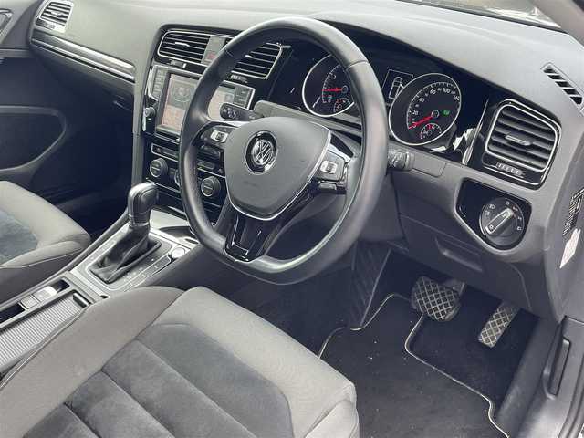 フォルクスワーゲン ゴルフ ヴァリアント TSIハイライン 福島県 2017(平29)年 8.1万km 黒 ワンオーナー/純正ナビ/・ＣＤ/・ＤＶＤ/・ＵＳＢ/・ＡＵＸ/・Ｂｌｕｅｔｏｏｔｈ/バックカメラ/クルーズコントロール/ビルトインＥＴＣ/ドライブレコーダー/オートホールド/純正フロアマット