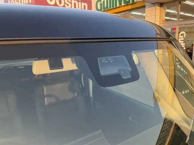 スズキ スペーシア カスタム HYBRID XS 滋賀県 2020(令2)年 6.9万km ブルーイッシュブラックパール3 車検R9年1月迄/スズキセーフティーサポート/ストラーダSDナビ/・Bluetooth・フルセグTV/全方位モニター/パーキングサポート/ヘッドアップディスプレイ/USBソケット/両側パワースライドドア/ハーフレザーシート/シートヒーター/LEDヘッドライト/LEDフォグランプ/ETC/革巻きステアリングホイール/スリムサーキューレーター/パーソナルテーブル/純正15インチアルミホイール/取説/保証書/スペアキー/