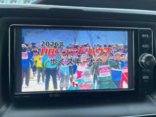 トヨタ エスクァイア Gi 道央・札幌 2017(平29)年 8.8万km ホワイトパールクリスタルシャイン ・4WD　/寒冷地仕様/・トヨタセーフティセンス/・プリクラッシュセーフティ/・アクティブクルーズコントロール/・レーンキープアシスト/・純正メモリナビ/・ＤＶＤ・ＣＤ・ＳＤ・ＢＴ/・フルセグＴＶ/バックカメラ/・黒レザーシート/・前席シートヒーター/・スマートキー/エンジンスターボタン/・両側パワースライドドア/・オートライト/オートハイビーム/・LEDヘッドライト/フォグライト/・前方ドラレコ