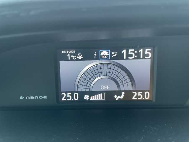 トヨタ エスクァイア Gi 道央・札幌 2017(平29)年 8.8万km ホワイトパールクリスタルシャイン ・4WD　/寒冷地仕様/・トヨタセーフティセンス/・プリクラッシュセーフティ/・アクティブクルーズコントロール/・レーンキープアシスト/・純正メモリナビ/・ＤＶＤ・ＣＤ・ＳＤ・ＢＴ/・フルセグＴＶ/バックカメラ/・黒レザーシート/・前席シートヒーター/・スマートキー/エンジンスターボタン/・両側パワースライドドア/・オートライト/オートハイビーム/・LEDヘッドライト/フォグライト/・前方ドラレコ